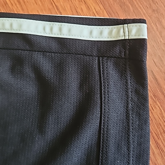 Adidas Primegreen Athletic Shorts Adidas 3 Stripes Sides Woven Medium 2.5" NWOT - Picture 9 of 9